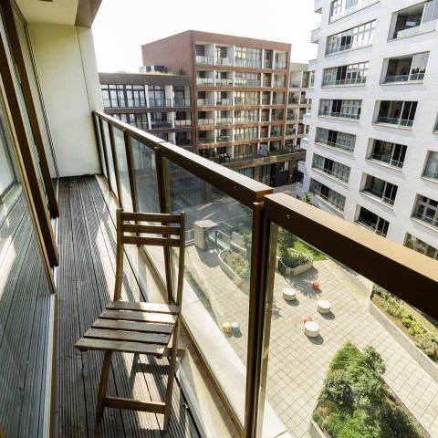 Stylish and modern 2 bedroom 2 bathroom apartment with south facing balconies - Photo 1