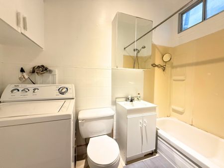 Charmant 4 ½ semi-meublé comprenant 1 chambre et un bureau, en plein centre de Verdun. - Photo 3