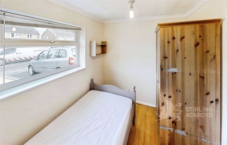 Applegarth Avenue, Guildford, Surrey, GU2 8LP - Photo 3