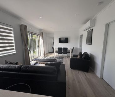 Hot on Hibiscus - Photo 2