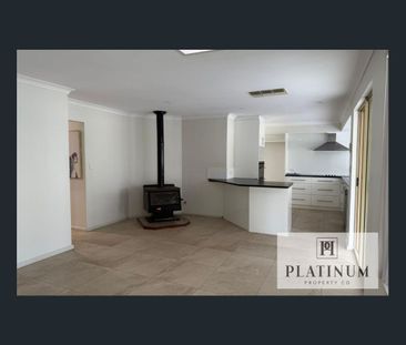 Spacious 4-Bed Room Family Home & Large workshop - Photo 1