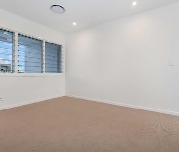 Quality Townhouse Living in The Carlyle Terraces - Photo 3