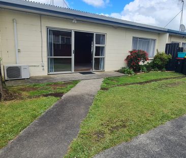 Two-bedroom unit available for rent in a prime location - Photo 4