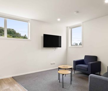 Modern, Furnished Apartment - Photo 1