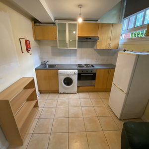 Flat 8, 221 Woodhouse Street, LS6 2UZ, Leeds - Photo 2