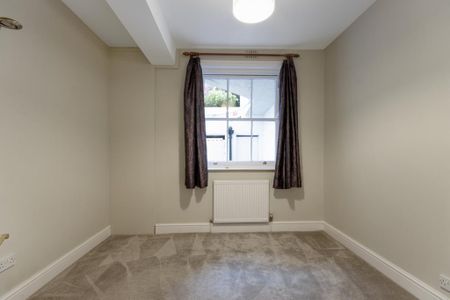 3 bedroom flat to rent - Photo 4