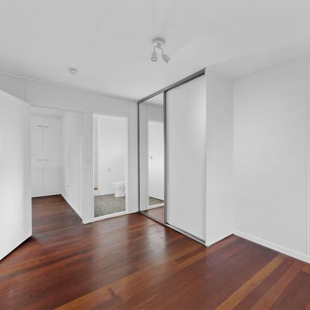 Spacious 1 bedroom unit available. - Photo 2