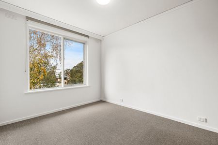 SPACIOUS RENOVATED THREE BEDROOM WITH PRIVATE ENTRY AND GARAGE - Photo 3