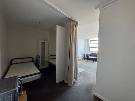 Prime 1-Bedroom Apartment in Melbourne CBD – Location, Convenience, and Style! - Photo 3