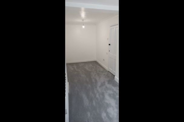 3 Bed Terraced House, Earls Road, SO14 - Photo 1