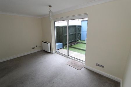 1 bedroom ground floor flat to rent - Photo 2