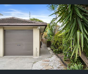 42 Acanthus Avenue, Burleigh Heads, Qld 4220 - Photo 2