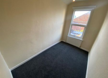 3 bedroom house - end terrace to rent - Photo 4