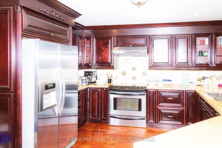 Detached Home For Lease | N9255063 - Photo 4