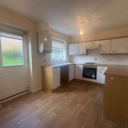 3 bedroom semi-detached house to rent - Photo 3