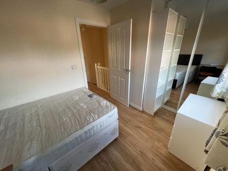 Silverbirch Avenue, Coventry, Canley - Photo 4