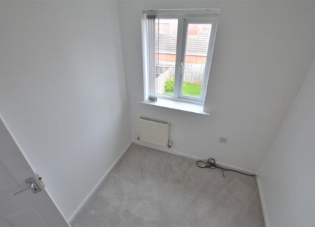3 bedroom house - semi-detached to rent - Photo 2