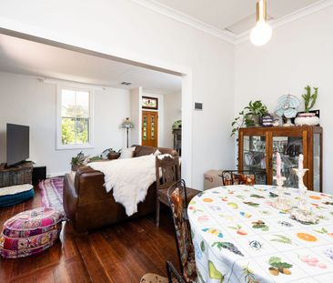 VERY WELL PRESENTED CHARACTER HOME IN GREAT LOCATION - Photo 4