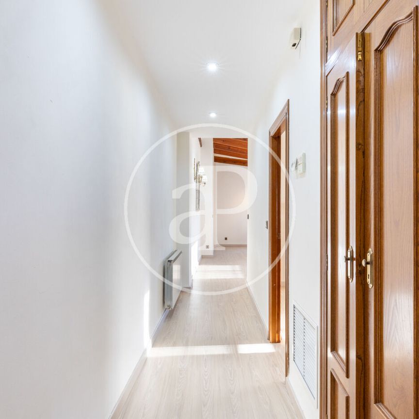 Impressive and unique penthouse in the middle of the Pla del Remei. - Photo 1