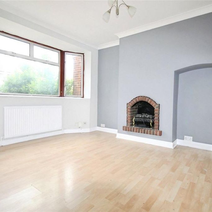 3 bedroom end of terrace house to rent - Photo 1