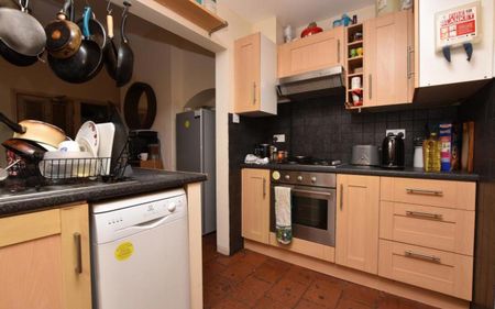 Ocean present this room in a shared house, offered furnished with access to a large garden. - Photo 4