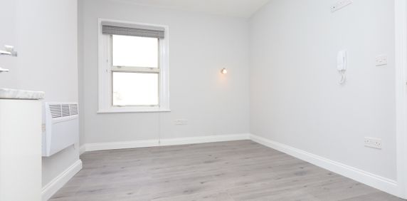 Studio Flat, Honley Road, SE6 - Photo 2