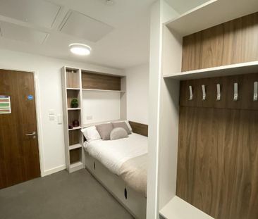 1 bedroom in a house share to rent - Photo 3