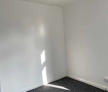 2 Bed Terraced House, Cambria Street, L6 - Photo 2