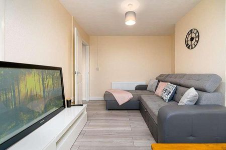 Roxeth Green Avenue, HA2 - Photo 2