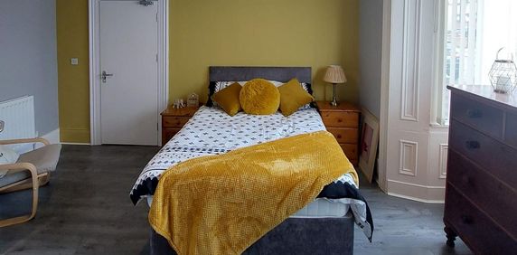 1 bedroom in a house share to rent - Photo 2