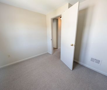 106 Haig St, St. Catharines - 1 Bed + Den Upper Unit - Photo 2