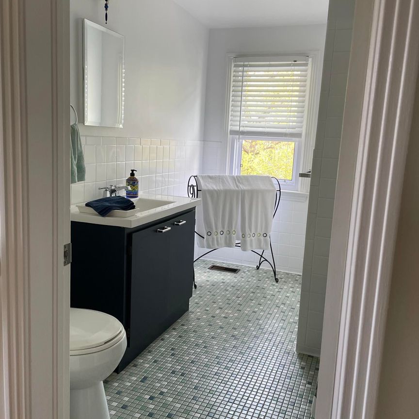 For Lease - 1052 FISHER Avenue, Carlington - Central Park, Ontario - Photo 1