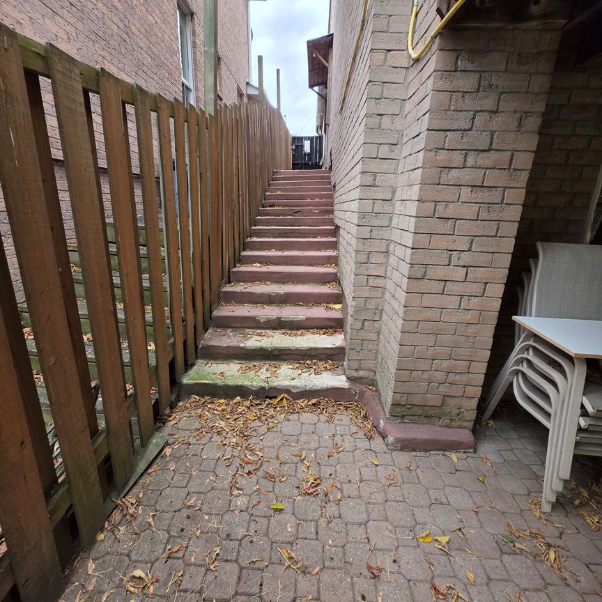 For Lease - 6585 Eastridge Road, Mississauga, Ontario - Photo 1