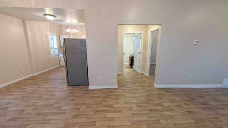 Contemporary 1 Bedroom Upper Unit in Cayuga! - Photo 3