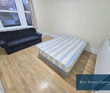 3 bedroom flat to rent - Photo 2