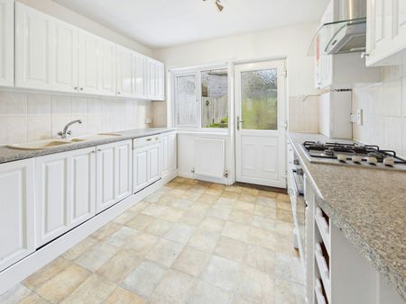 Terraced House to rent on - Photo 4