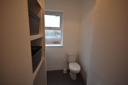 1 bedroom in a house share to rent - Photo 5