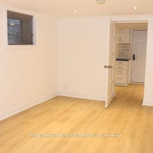 Recent renovations very spacious affordable! - Photo 2