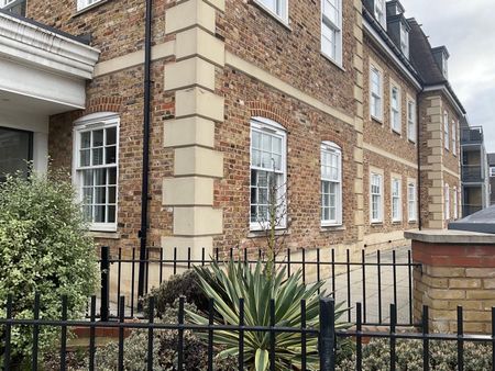 2 Bed Flat, Kew Bridge Road, TW8 - Photo 3