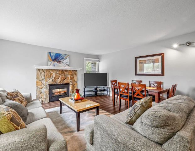 REALLY NICE, FURNISHED 3 BDRS,11/2BATHS, GARAGE, MINS TO D/T, $2295 incld UTILS — 3 Bedrooms Townhouse - Photo 1