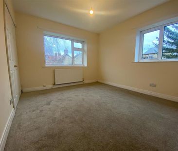 3 bedroom detached bungalow to rent - Photo 4