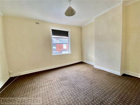 Leicester Avenue, Horwich, Bolton, Greater Manchester, BL6 - Photo 2