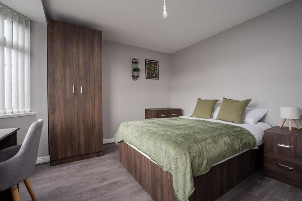 6 bedroom house to rent - Photo 1