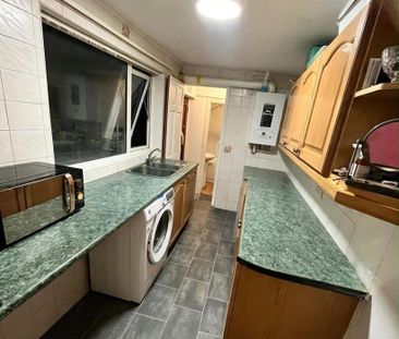 1 bedroom in a house share to rent - Photo 4