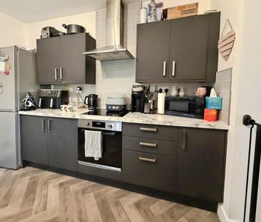 3 bedroom end of terrace house to rent - Photo 3