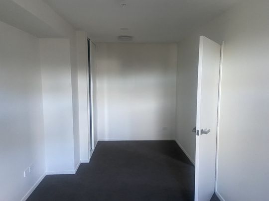 Great City location with carpark - Photo 1