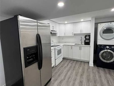 For Lease - 3371 Schomberg Avenue, Mississauga, Ontario - Photo 4