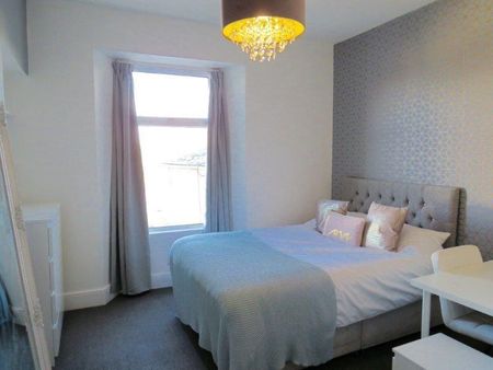 23 Furzehill Road - Photo 5