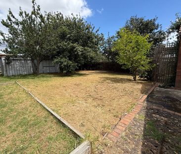 WELL PRESENTED FAMILY HOME! - Photo 2