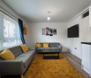 3 bedroom ground floor flat to rent - Photo 1